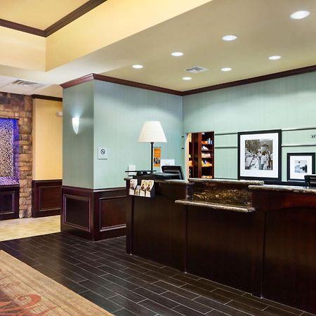 Hampton Inn & Suites Мишън Екстериор снимка