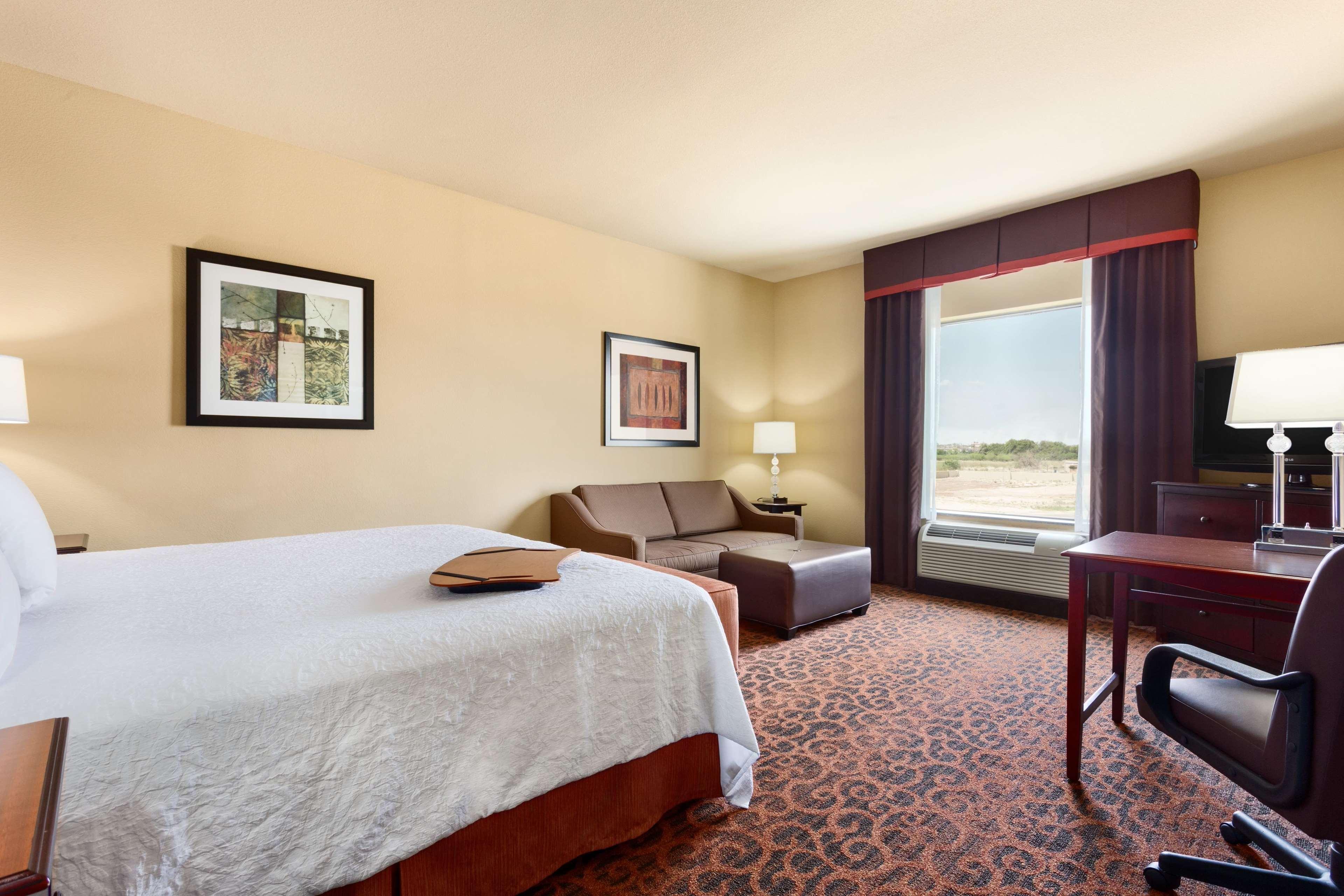 Hampton Inn & Suites Мишън Екстериор снимка