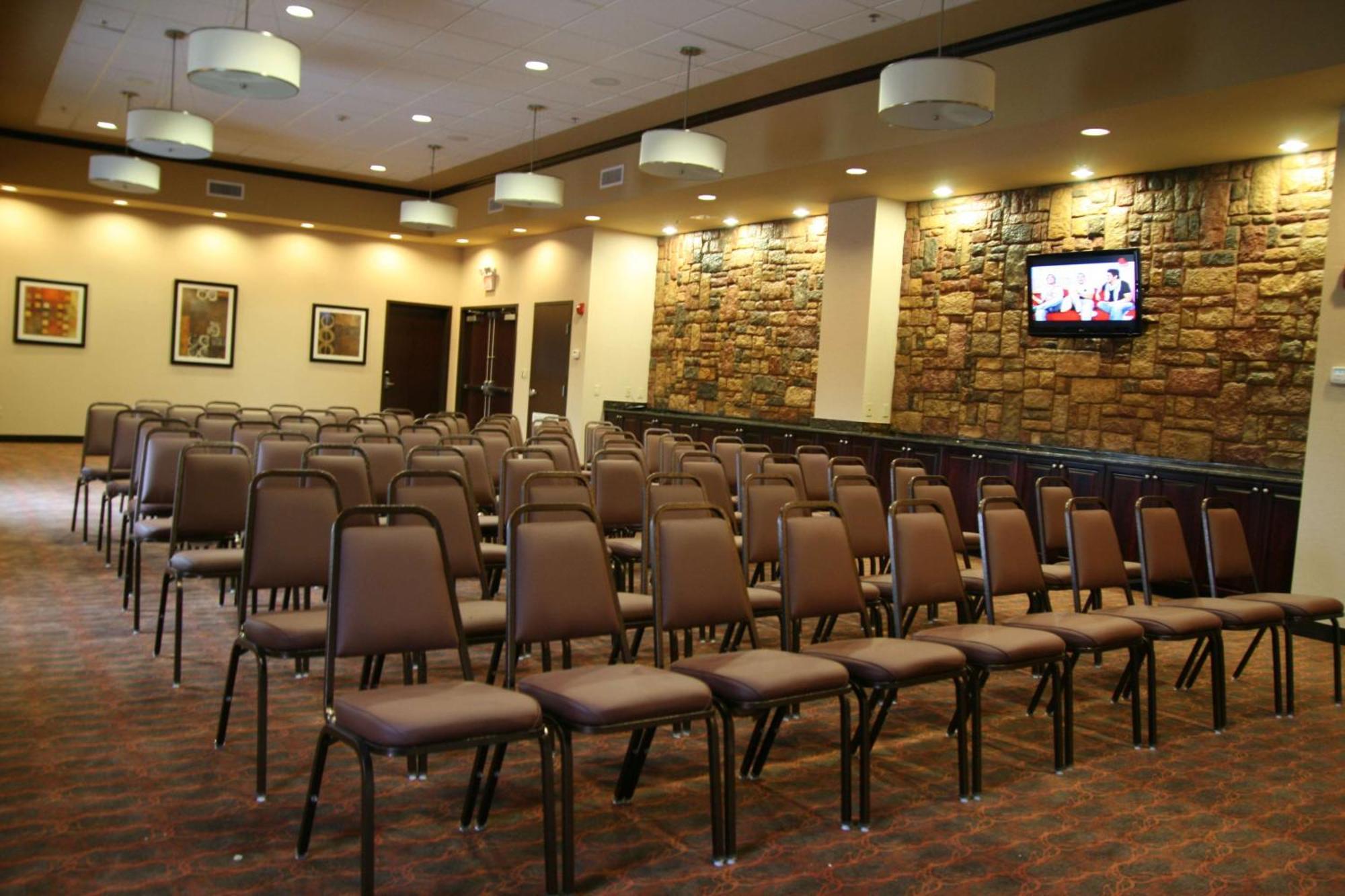 Hampton Inn & Suites Мишън Екстериор снимка