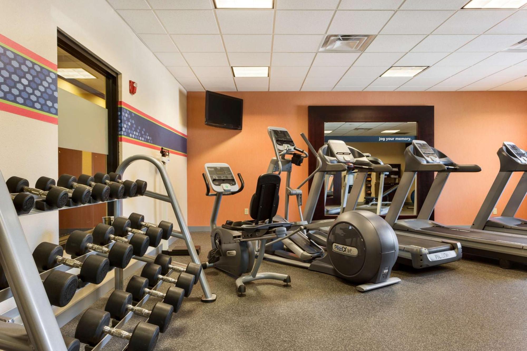 Hampton Inn & Suites Мишън Екстериор снимка
