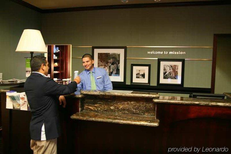Hampton Inn & Suites Мишън Интериор снимка
