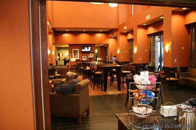 Hampton Inn & Suites Мишън Ресторант снимка