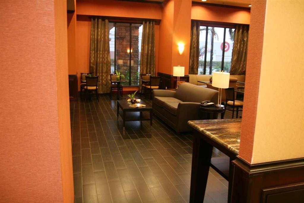Hampton Inn & Suites Мишън Интериор снимка